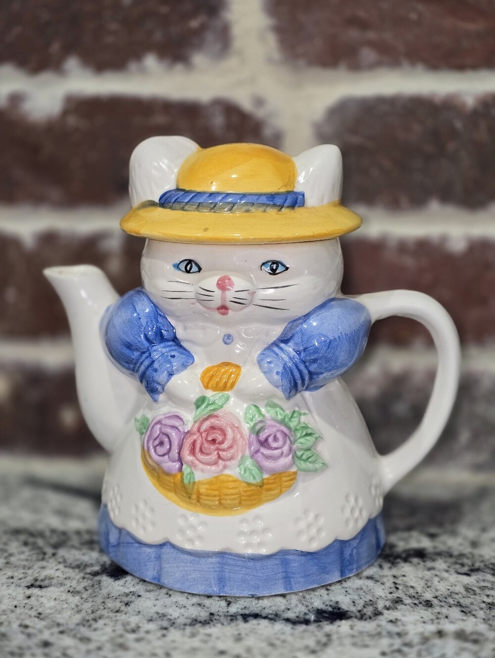 OCI OMNIBUS VINTAGE CAT TEAPOT
